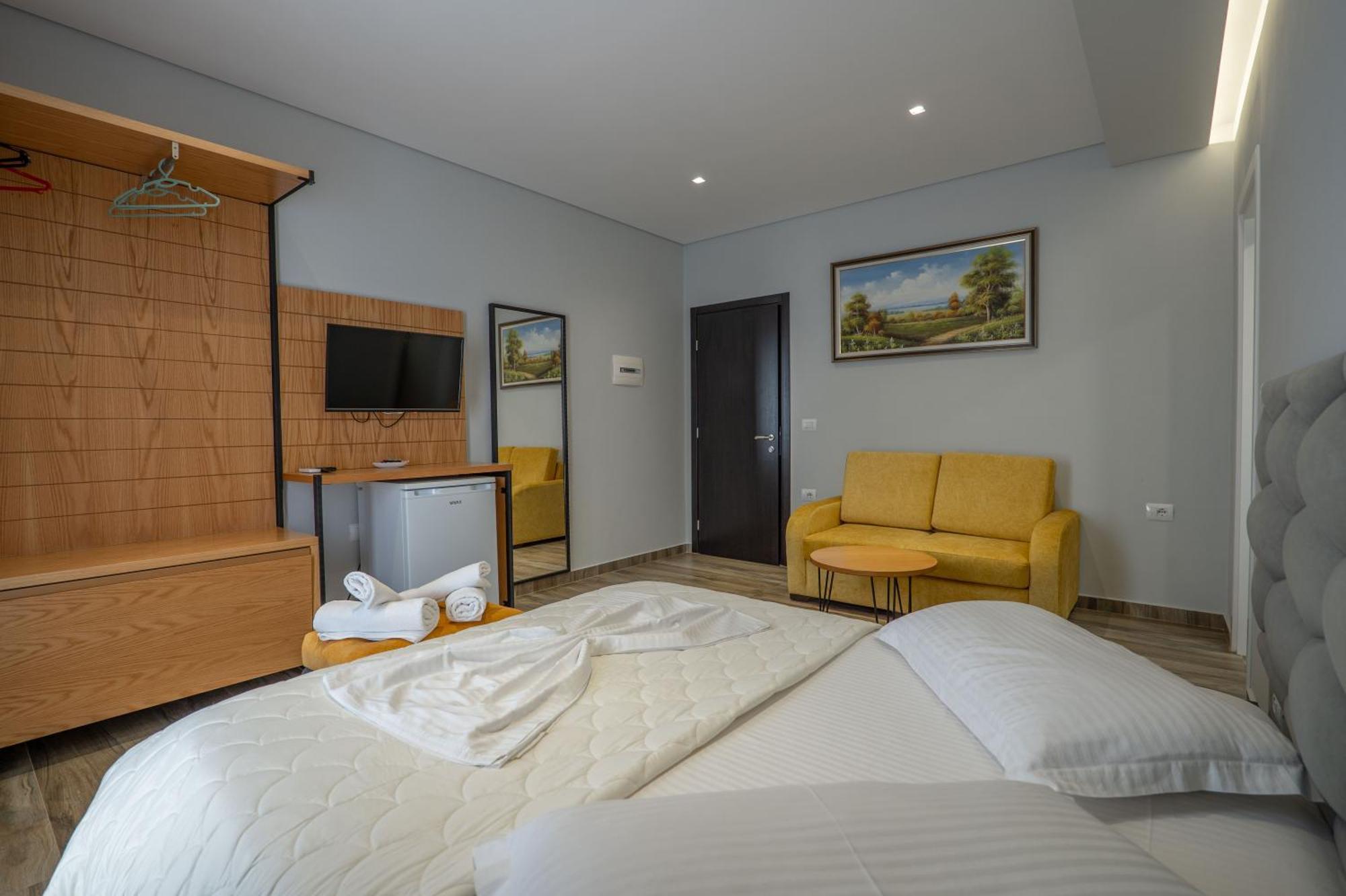 Sunkised Hotel Saranda Extérieur photo