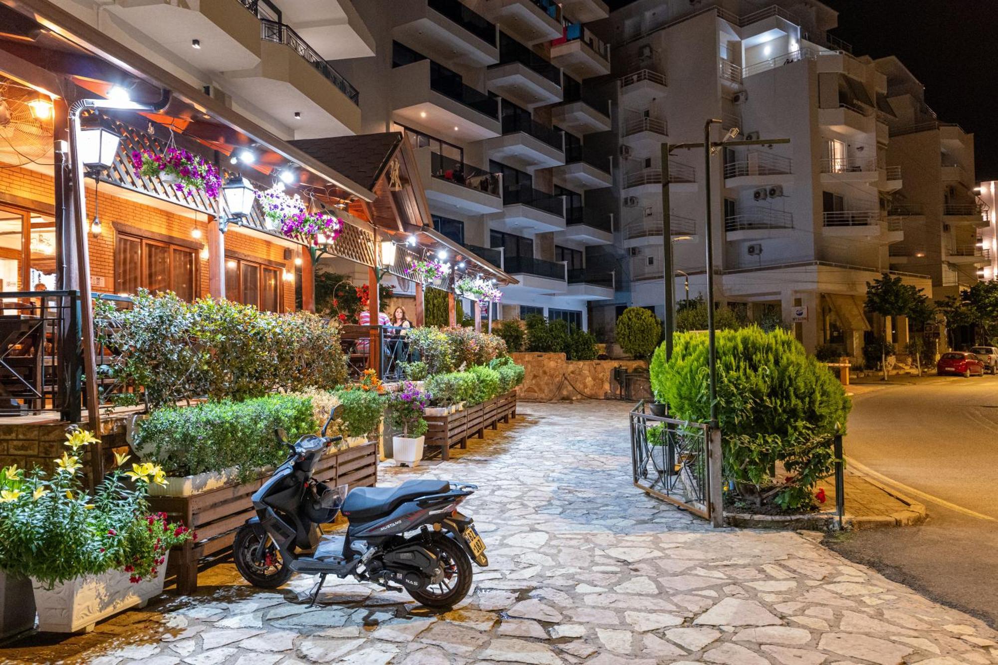 Sunkised Hotel Saranda Extérieur photo